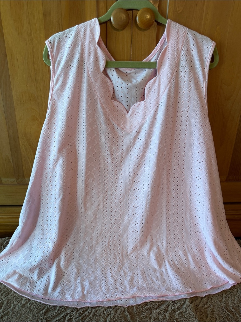 Plus Size (6xl) Sleeveless Scallop Eyelet Top in Light Pink